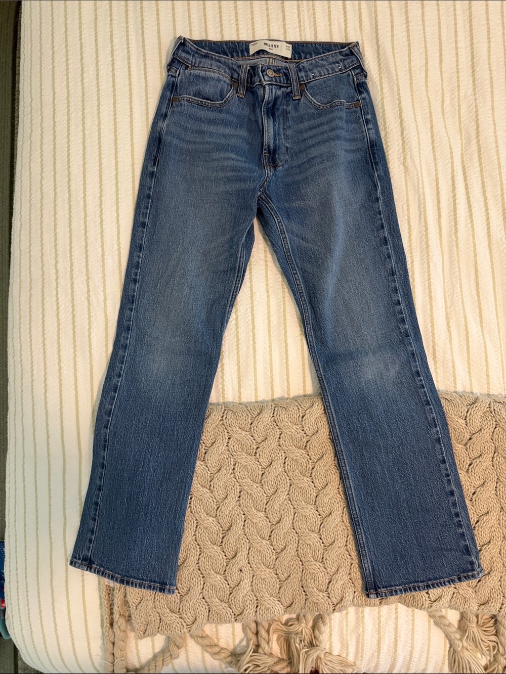 Hollister Straight-Leg Men's Jeans in Medium Blue Wash